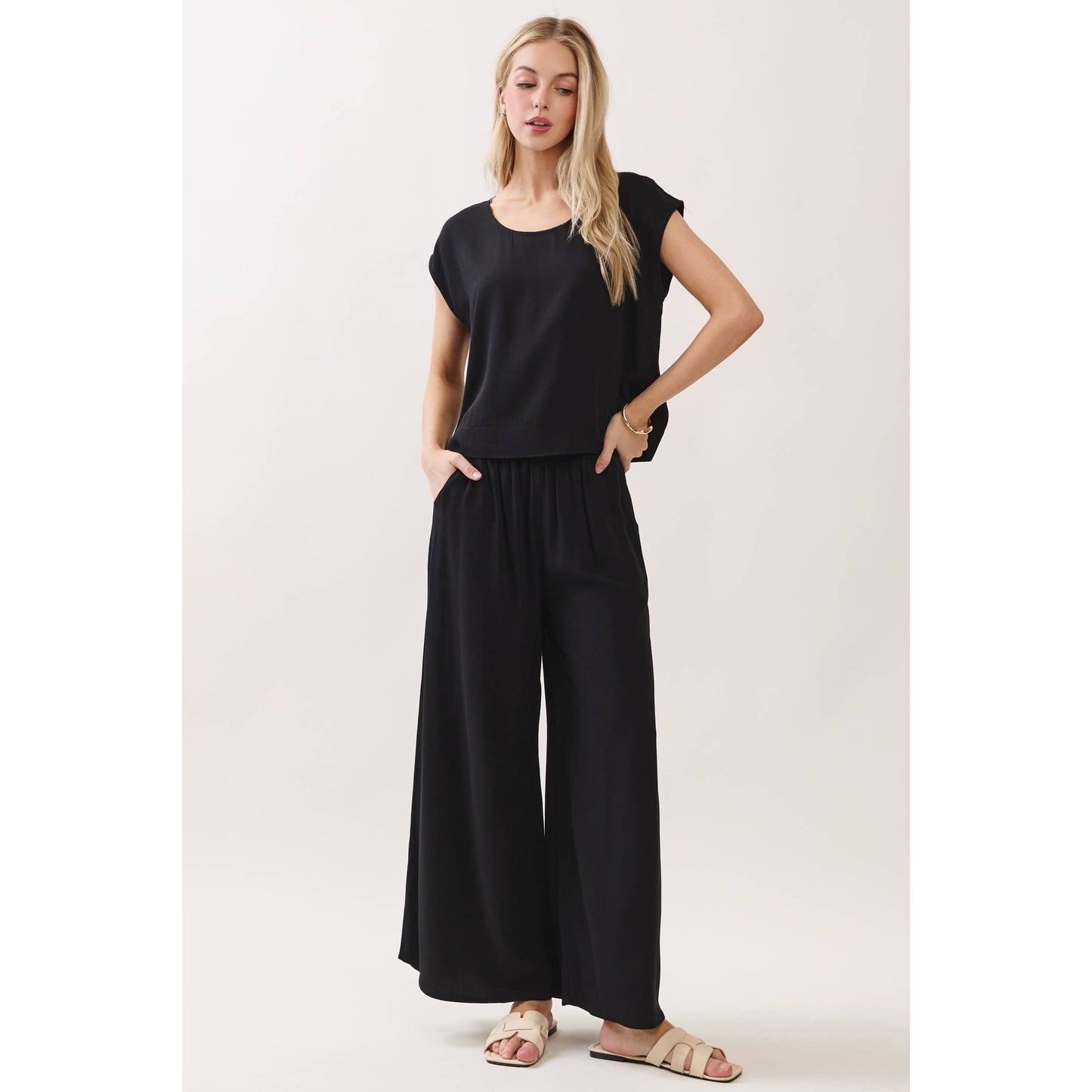 Woven Boxy Top with Extended Sleeve and Round Neck