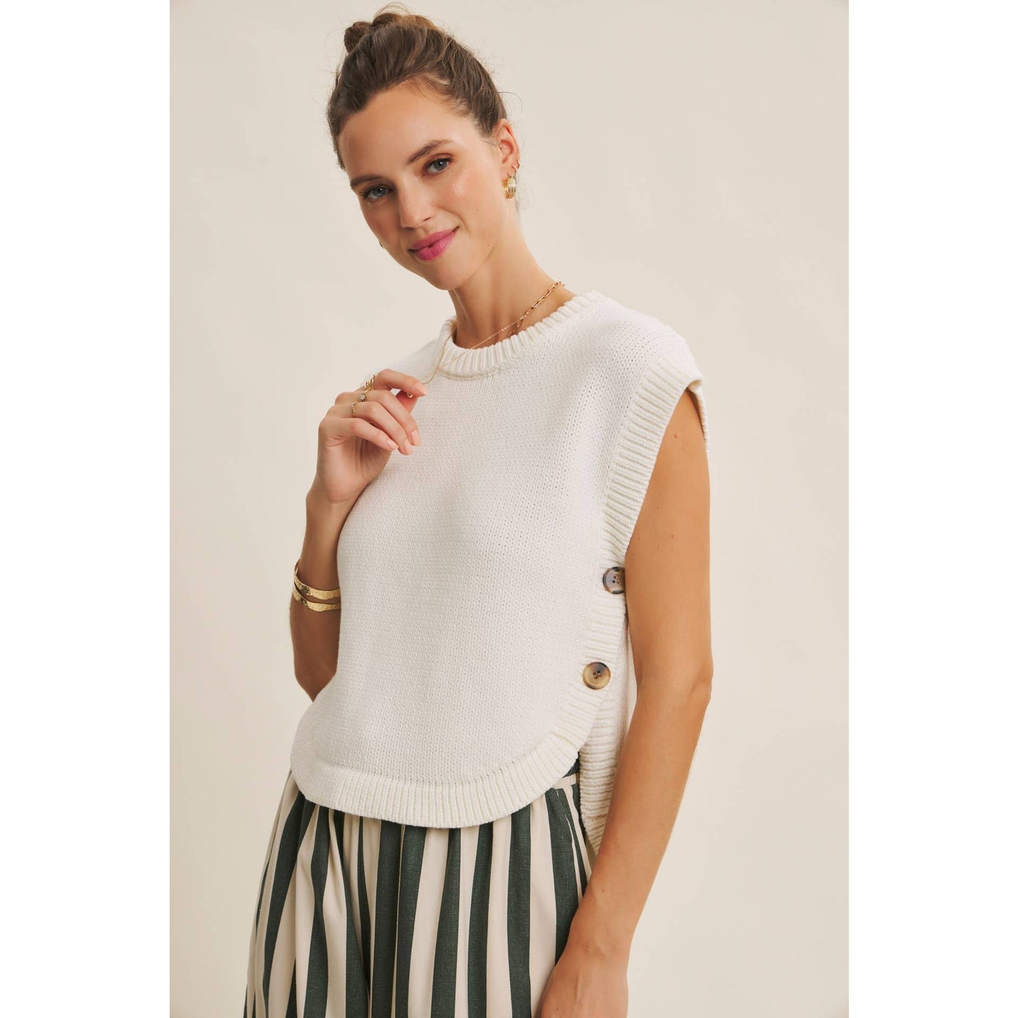 ALL-YEAR ROUND ESSENTIAL SIDE BUTTON SWEATER VEST TOP