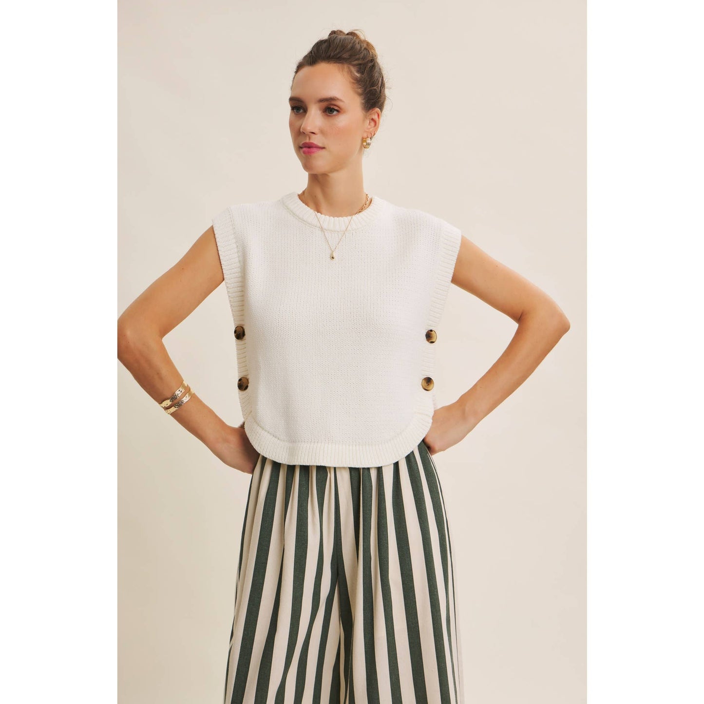 ALL-YEAR ROUND ESSENTIAL SIDE BUTTON SWEATER VEST TOP