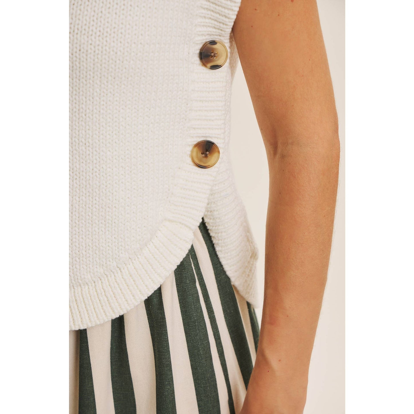 ALL-YEAR ROUND ESSENTIAL SIDE BUTTON SWEATER VEST TOP