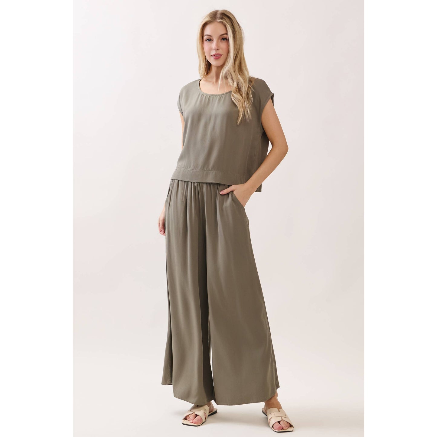 Woven Boxy Top with Extended Sleeve and Round Neck
